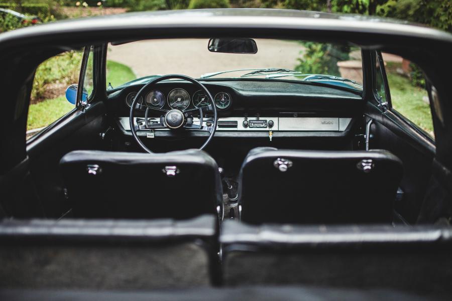 Интерьер Porsche 911 2.0 Targa (901) 1966 года  (фото 14 из 24)